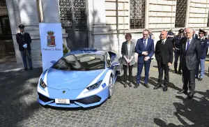 Lamborghini Huracan Polizia con Pirelli P Zero Color Edition