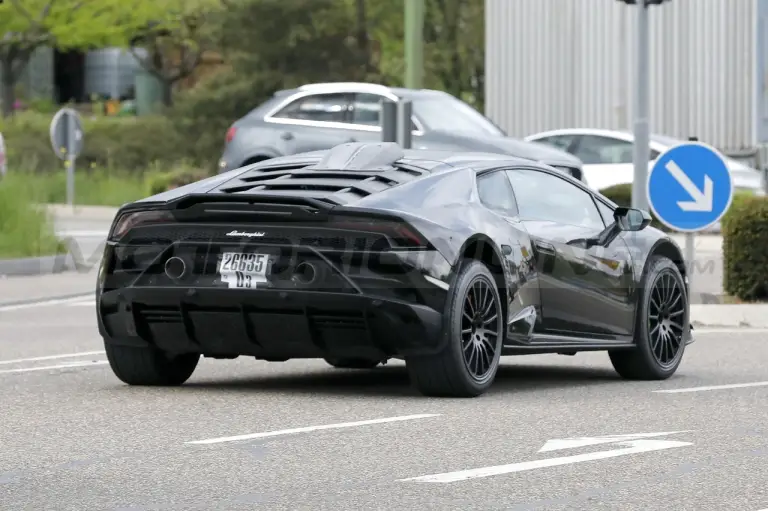 Lamborghini Huracan Sterrato - Foto Spia 13-05-2022 - 8