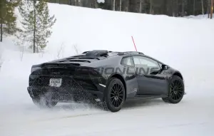 Lamborghini Huracan Sterrato - Foto spia 19-01-2022