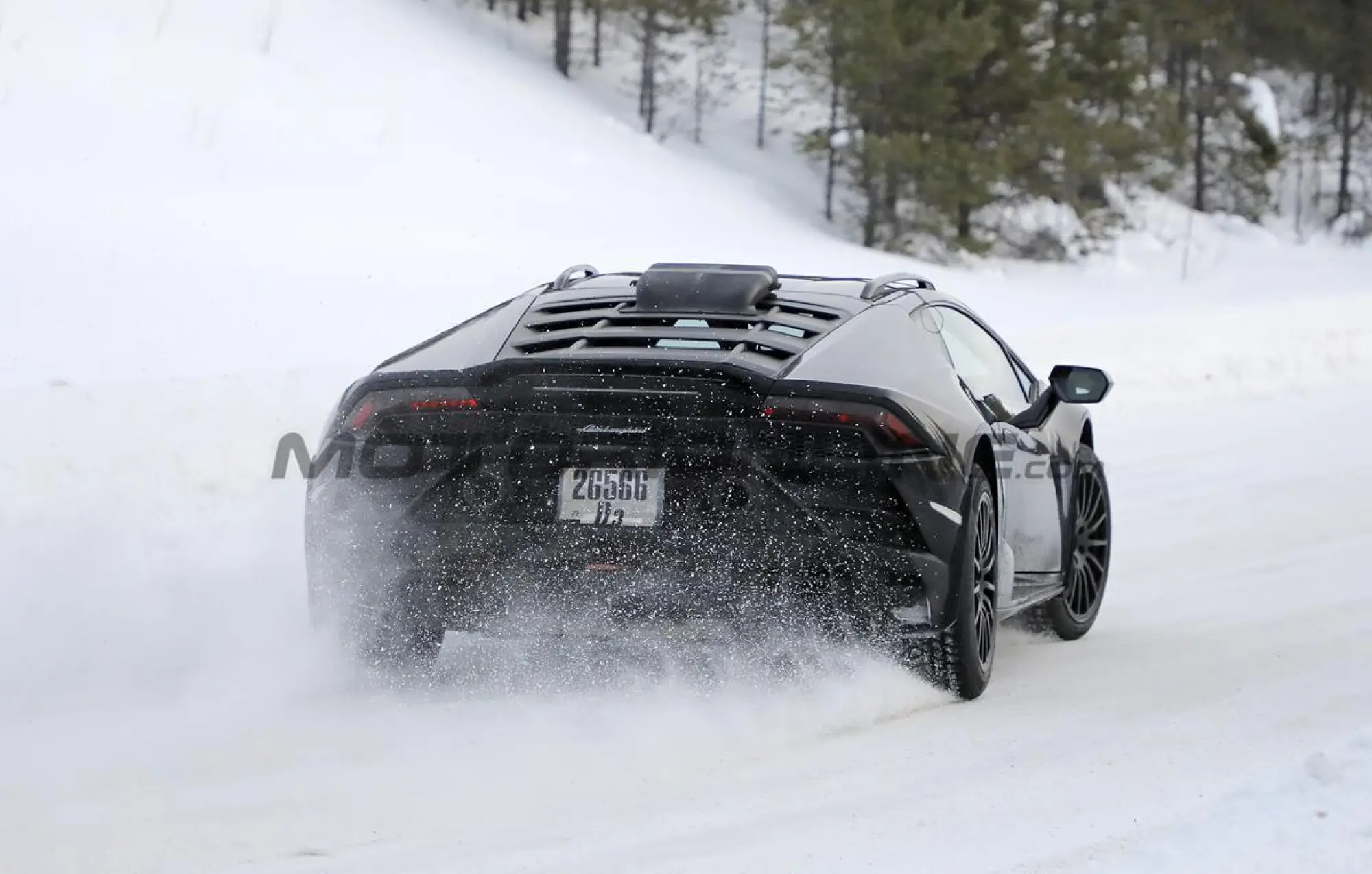 Lamborghini Huracan Sterrato - Foto spia 19-01-2022 - 7