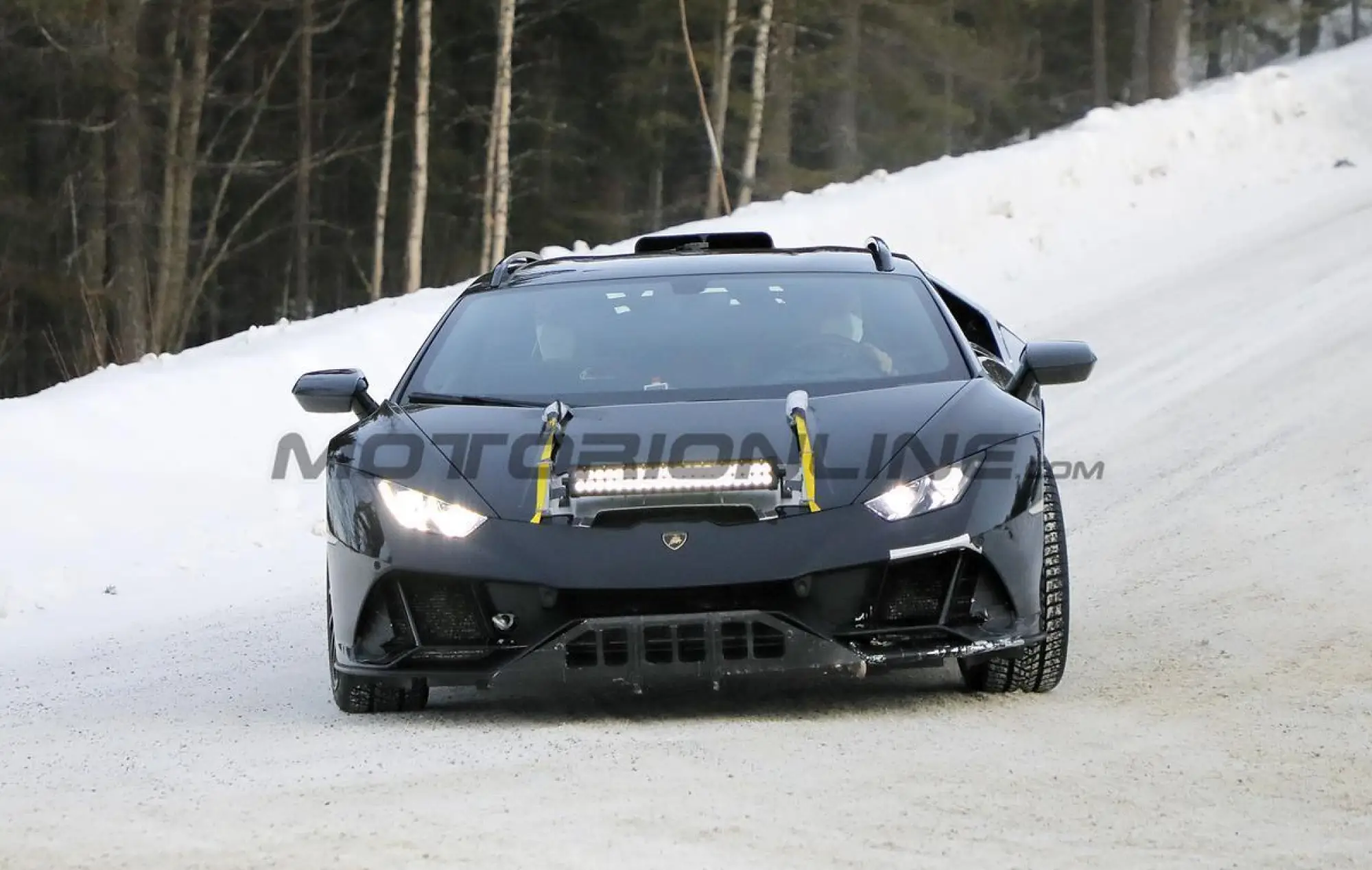 Lamborghini Huracan Sterrato - Foto spia 19-01-2022 - 2