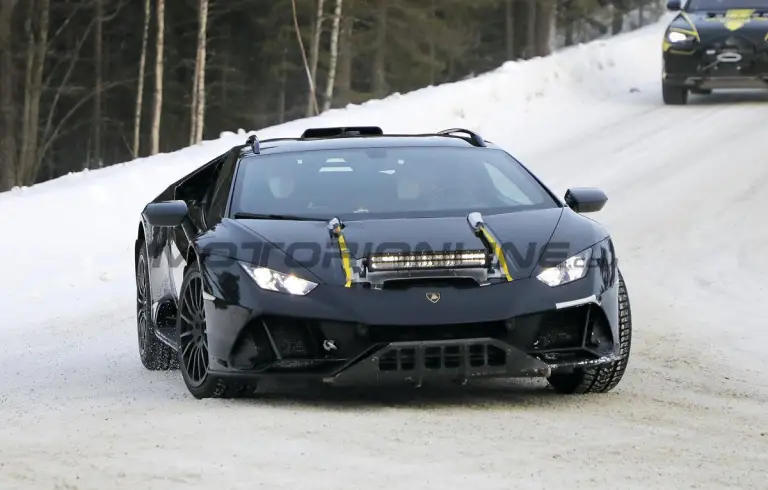 Lamborghini Huracan Sterrato - Foto spia 19-01-2022 - 11