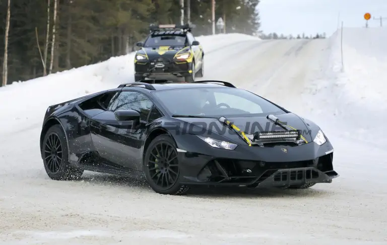 Lamborghini Huracan Sterrato - Foto spia 19-01-2022 - 15