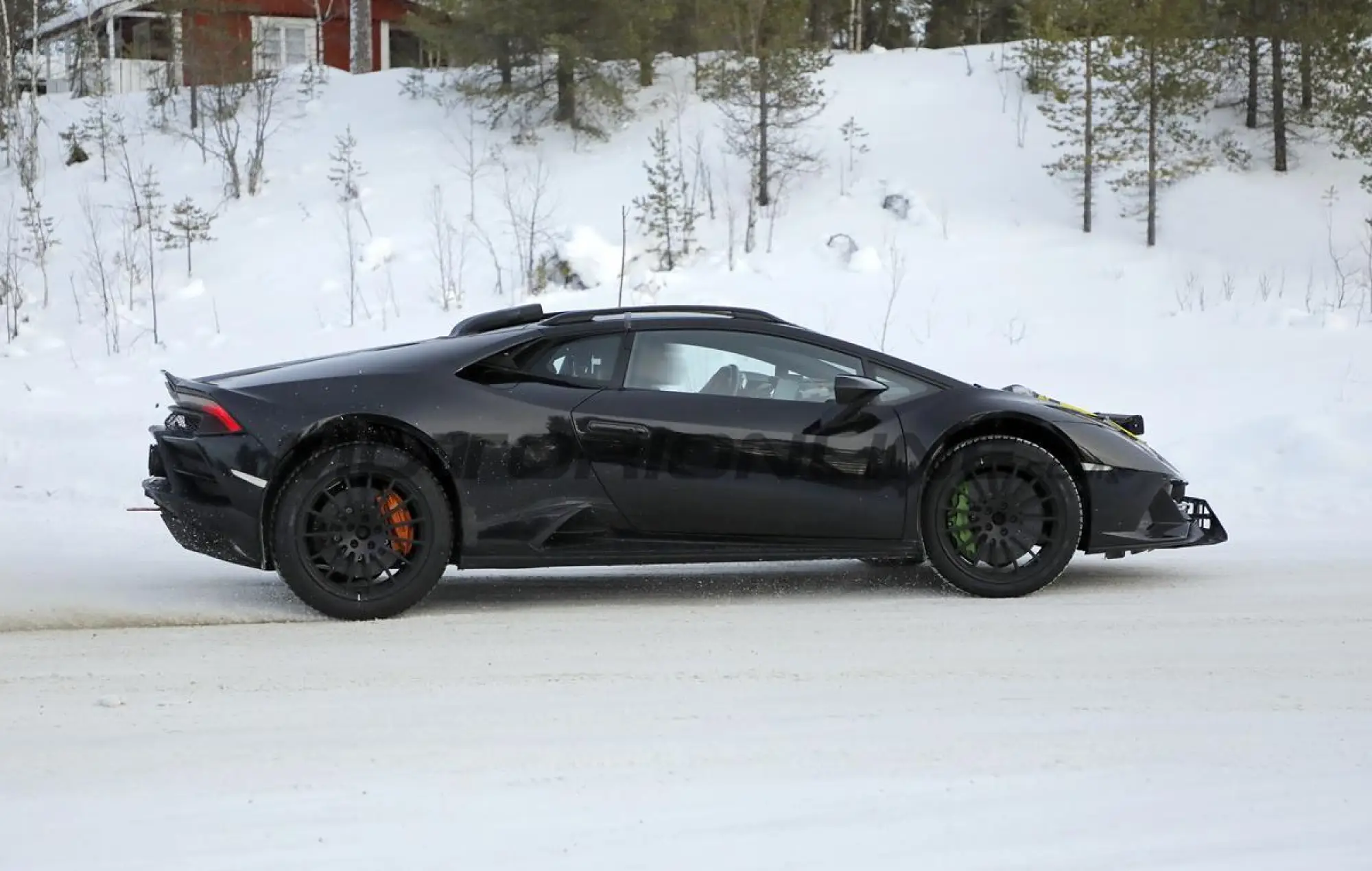 Lamborghini Huracan Sterrato - Foto spia 19-01-2022 - 6