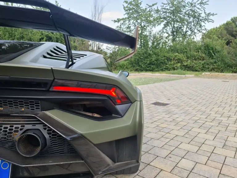 Lamborghini Huracan STO 2022: prova su strada - 4