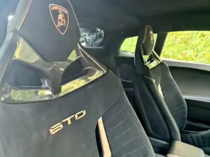 Lamborghini Huracan STO 2022: prova su strada - 18