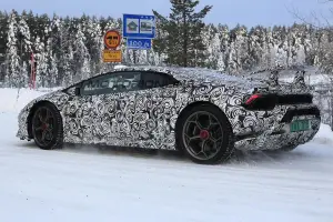 Lamborghini Huracan Superleggera Coupe e Spyder - Foto spia 09-01-2017