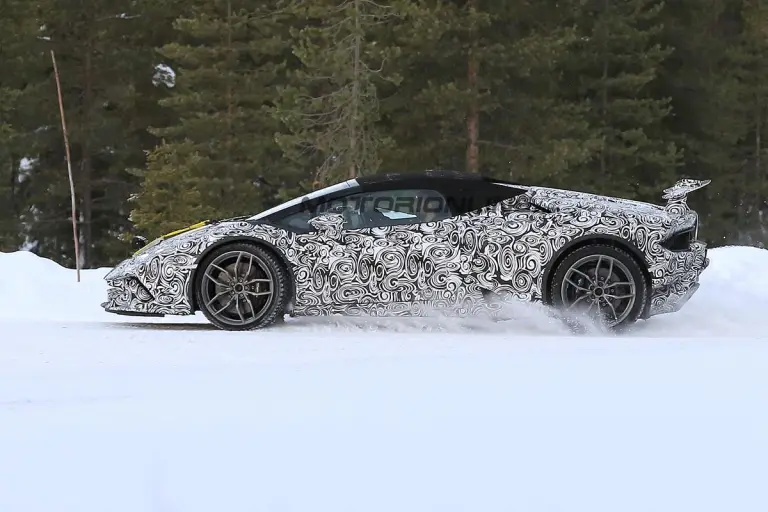 Lamborghini Huracan Superleggera Coupe e Spyder - Foto spia 09-01-2017 - 14