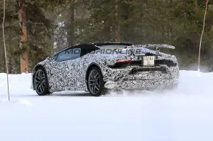 Lamborghini Huracan Superleggera Coupe e Spyder - Foto spia 09-01-2017