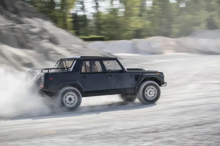 Lamborghini LM002 - 24