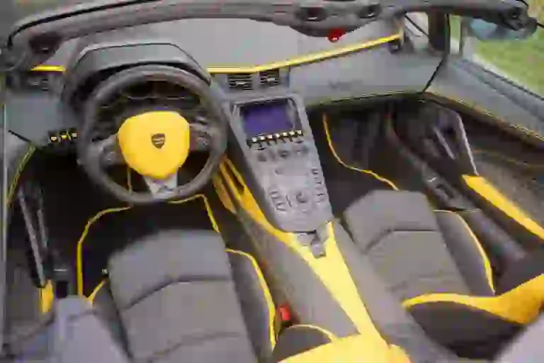 Lamborghini Mansory Carbonado Apertos - 18