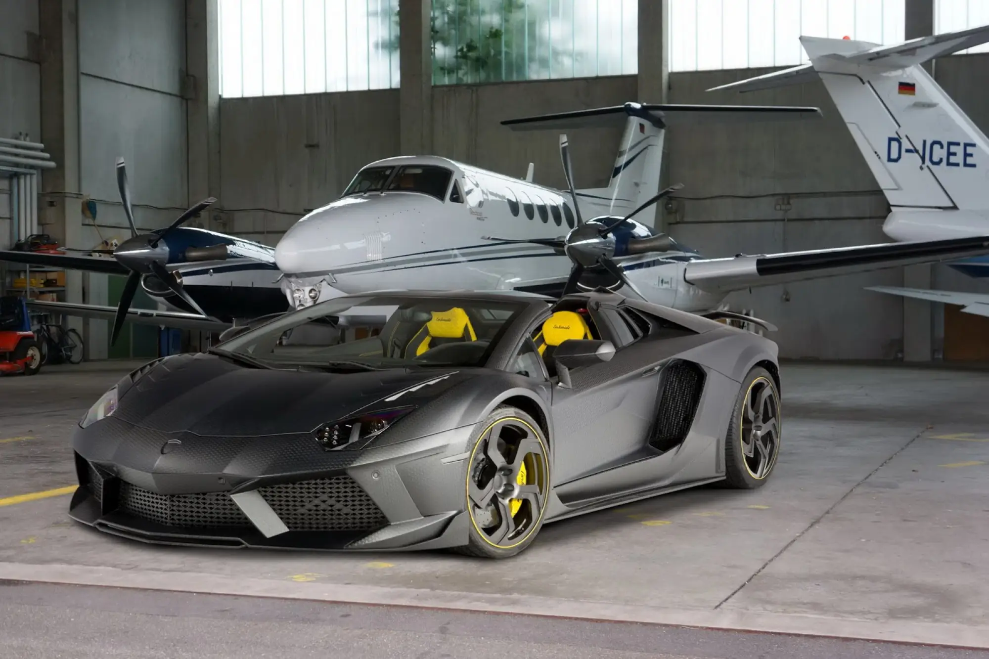 Lamborghini Mansory Carbonado Apertos - 24