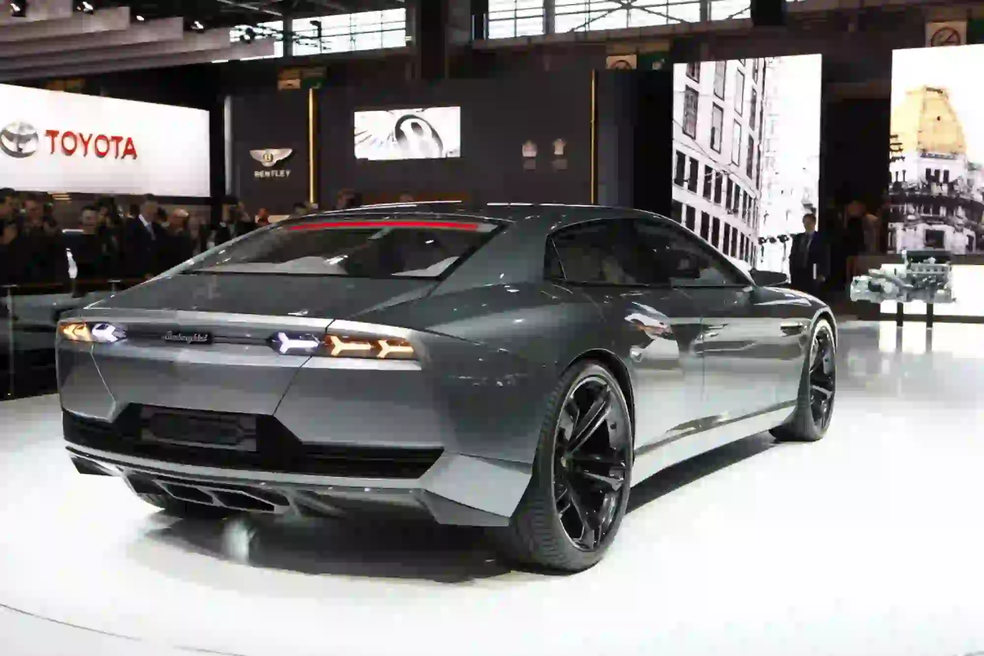 Lamborghini quattro porte 2021 - 3