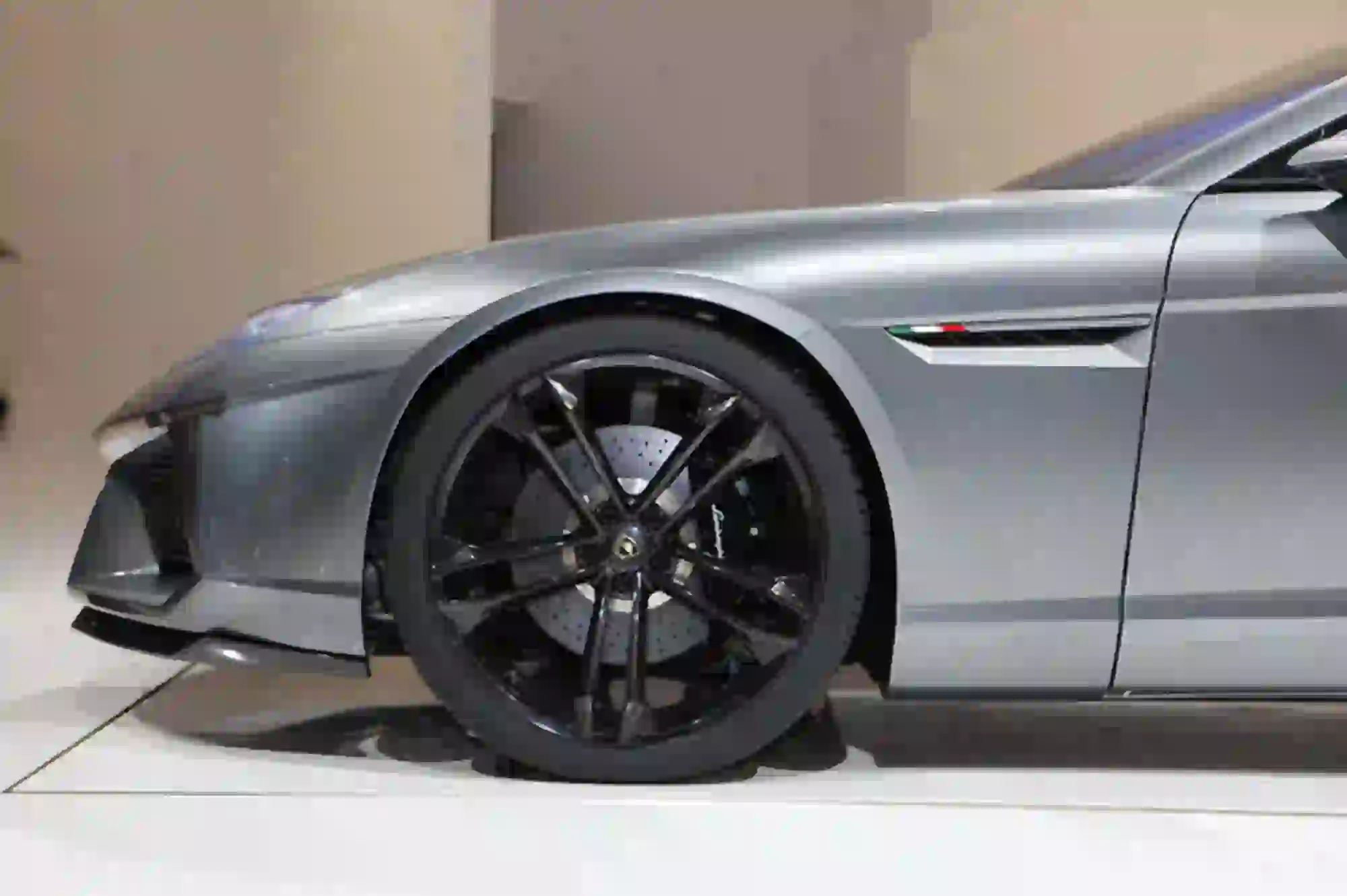 Lamborghini quattro porte 2021 - 5