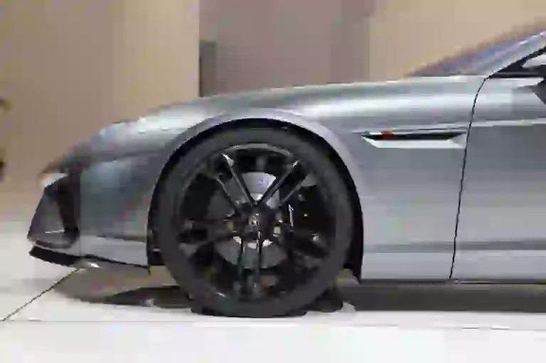Lamborghini quattro porte 2021 - 5