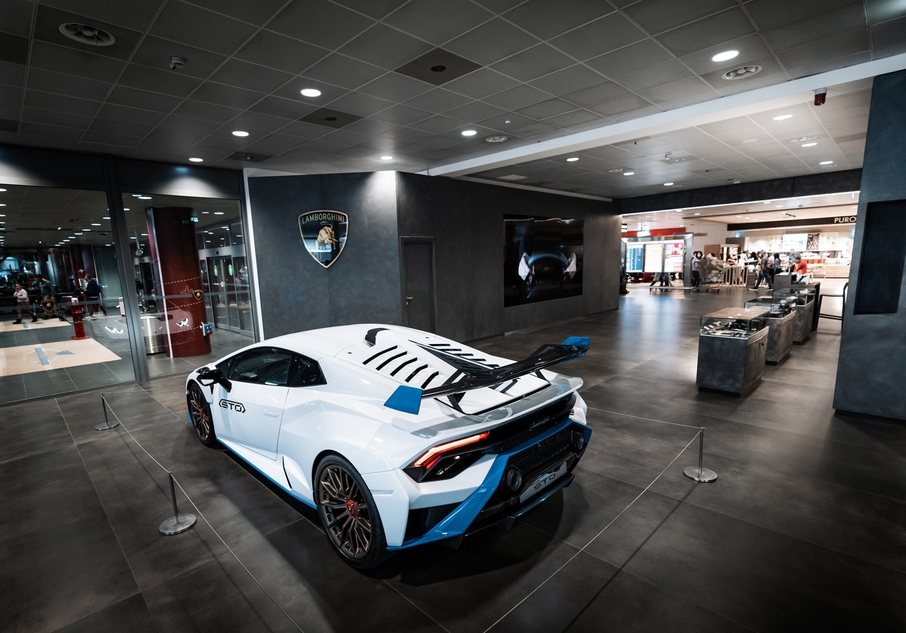 Lamborghini rinnovo partnership aeroporto di Bologna - Foto