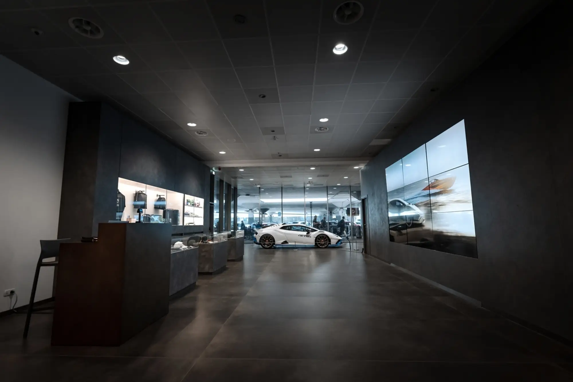 Lamborghini rinnovo partnership aeroporto di Bologna - Foto - 1