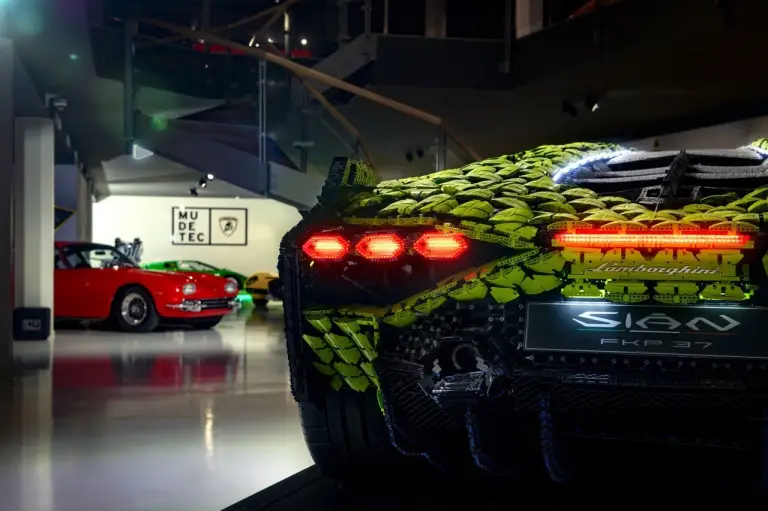 Lamborghini Sian FKP 37 - Lego Technic - 7