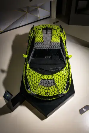 Lamborghini Sian FKP 37 - Lego Technic - 11