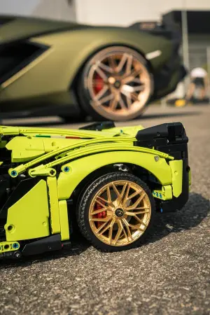 Lamborghini Sian - LEGO Technic - 10