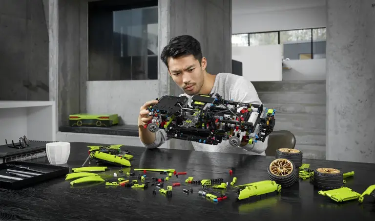 Lamborghini Sian - LEGO Technic - 17