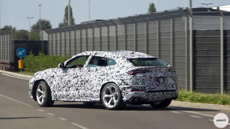 Lamborghini Urus 2022 - Foto Spia Varryx - 8