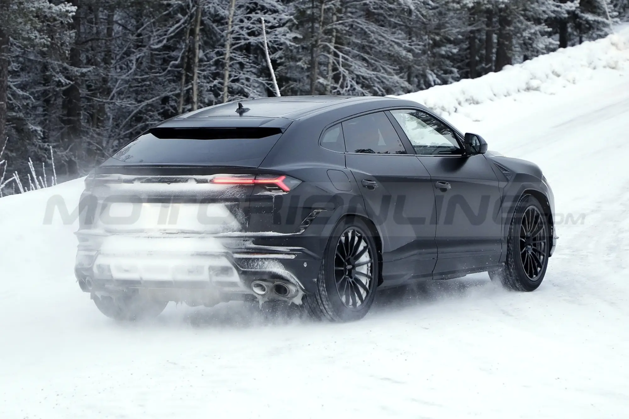 Lamborghini Urus Evo - Foto Spia 03-03-2022 - 9