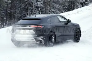 Lamborghini Urus Evo - Foto Spia 03-03-2022 - 9
