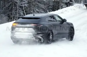 Lamborghini Urus Evo - Foto Spia 03-03-2022 - 6