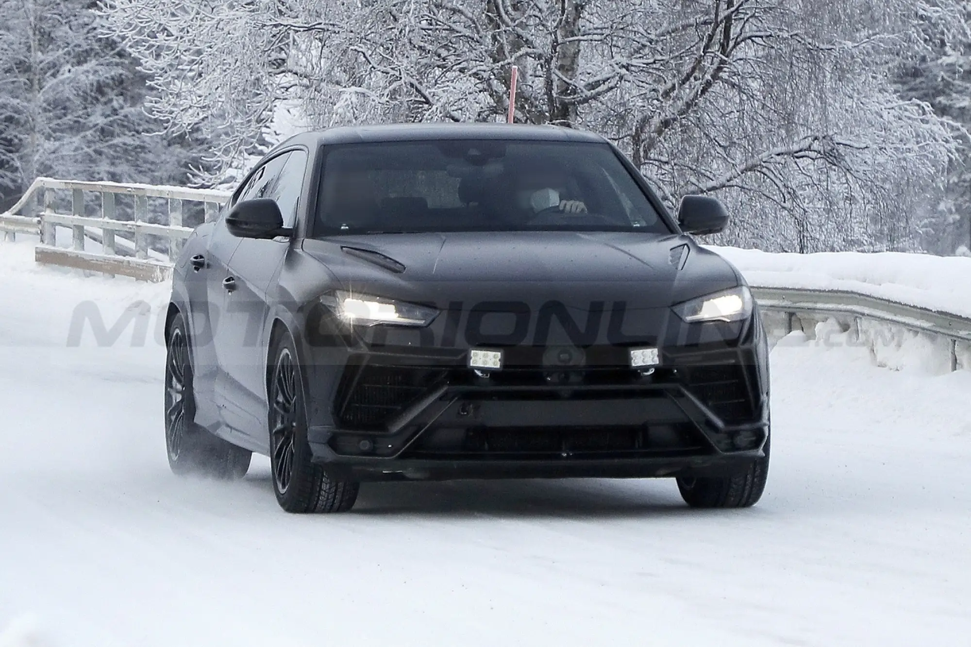 Lamborghini Urus Evo - Foto Spia 03-03-2022 - 12