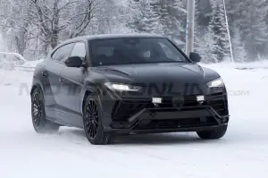 Lamborghini Urus Evo - Foto Spia 03-03-2022 - 14