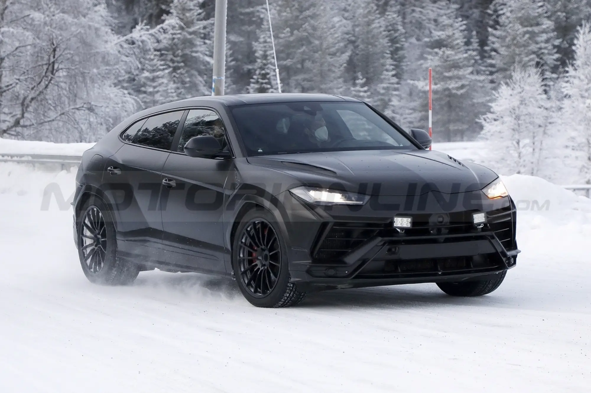 Lamborghini Urus Evo - Foto Spia 03-03-2022 - 15