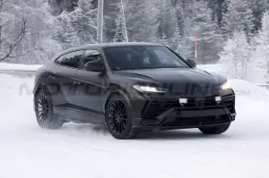 Lamborghini Urus Evo - Foto Spia 03-03-2022 - 15