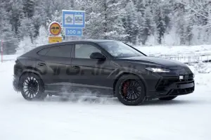Lamborghini Urus Evo - Foto Spia 03-03-2022 - 1