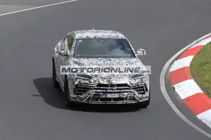 Lamborghini Urus EVO - Foto spia 20-5-2021