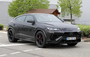 Lamborghini Urus EVO - Foto spia 24-05-2022 - 3