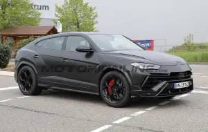 Lamborghini Urus EVO - Foto spia 24-05-2022 - 6