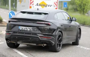 Lamborghini Urus EVO - Foto spia 24-05-2022 - 5