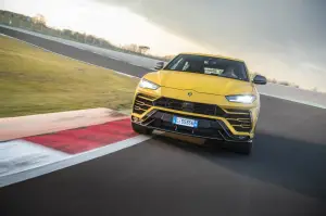 Lamborghini Urus - Foto 1-4-2021