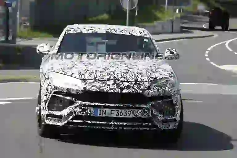 Lamborghini Urus foto spia 18 Maggio 2017 - 1