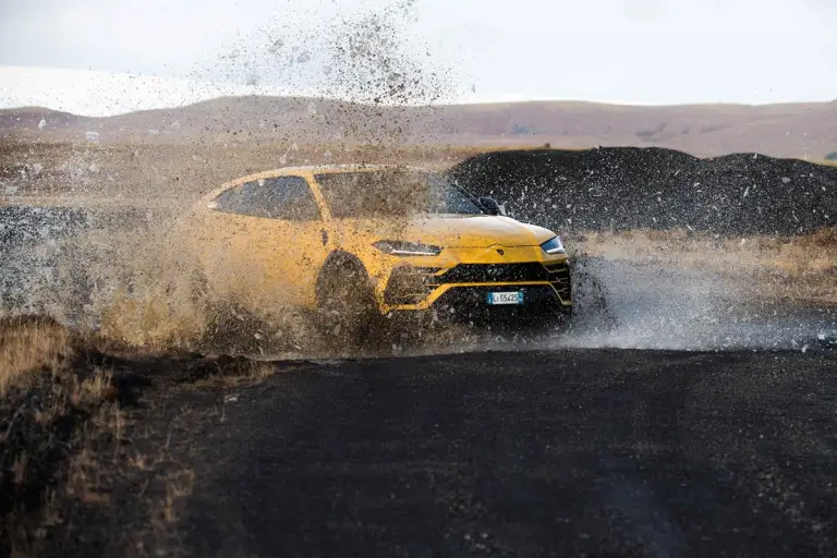 Lamborghini Urus in Islanda - 10