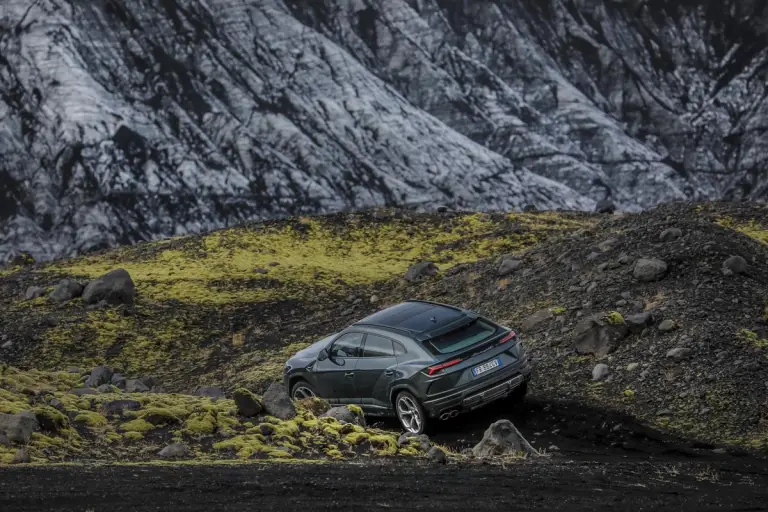 Lamborghini Urus in Islanda - 12