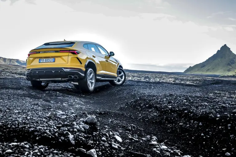 Lamborghini Urus in Islanda - 18