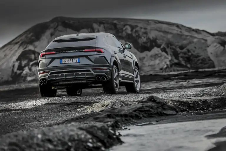 Lamborghini Urus in Islanda - 31