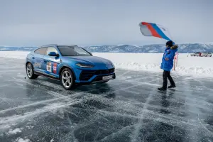 Lamborghini Urus - Record di velocità sul ghiaccio