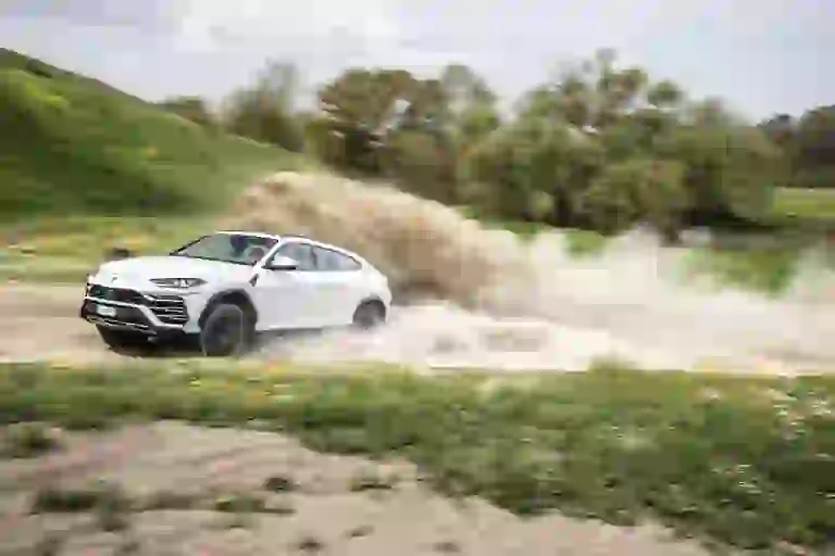 Lamborghini Urus - Record produzione giugno 2022 - 15