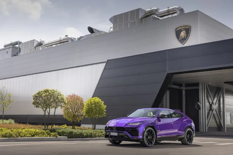 Lamborghini Urus - Record produzione giugno 2022 - 19