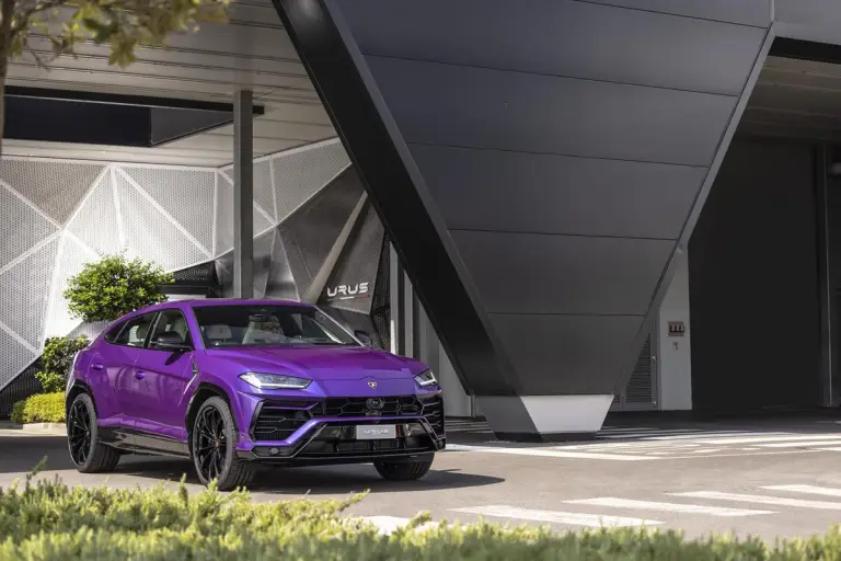 Lamborghini Urus - Record produzione giugno 2022 - 7
