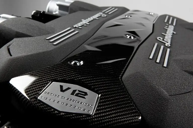 Lamborghini V12 - 5