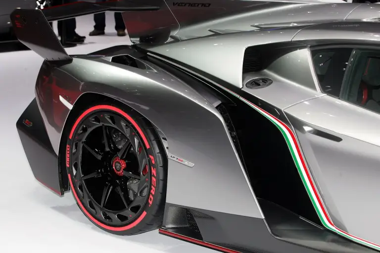 Lamborghini Veneno Foto Live - Salone di Ginevra 2013 - 2